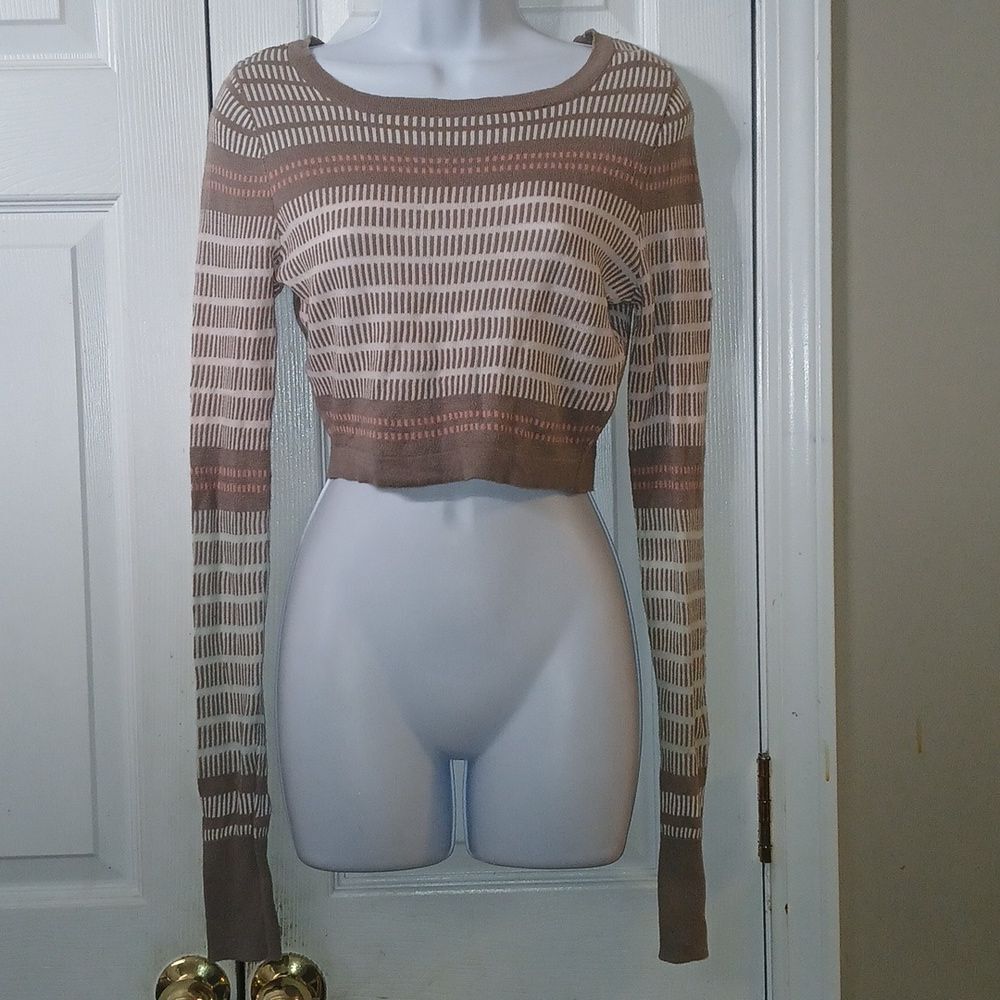 Joyce Leslie  cropped lightweight sweater Sz M NWT
